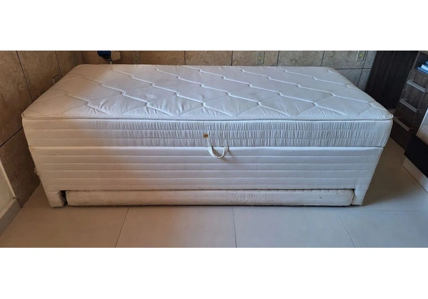 Vendo cama Box com bau
