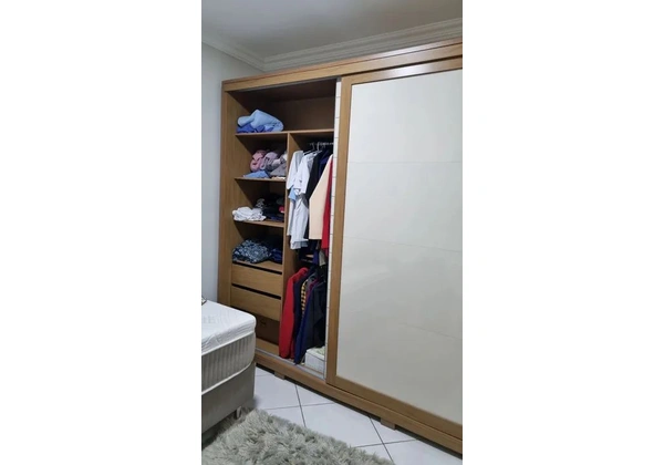 Guarda Roupa Impecável
