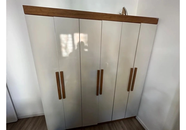 Guarda roupa 6 portas