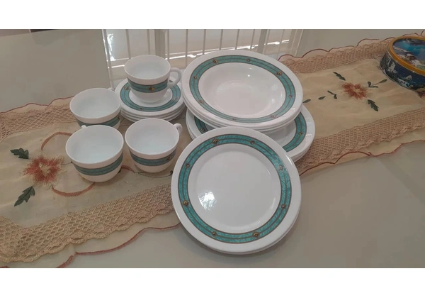 Jogo de jantar de Porcelana 18 peças coleção antiga