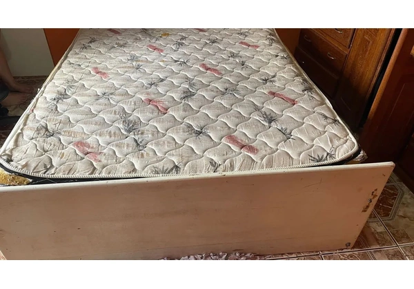 Cama de casal com colchão