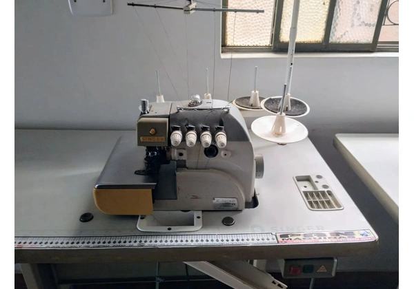 Maquina de costura Overloque Singer