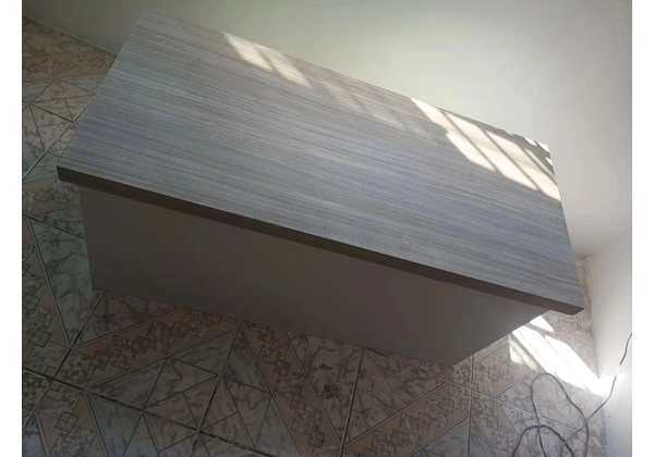 Baú bege e branco