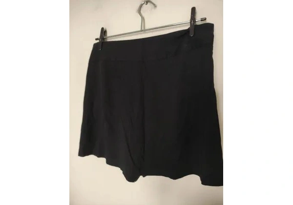 MOB SHORTS SAIA TAM 38 ( veste até Tam 42) 45, 00Altura 40cmCintura 41cmPreto