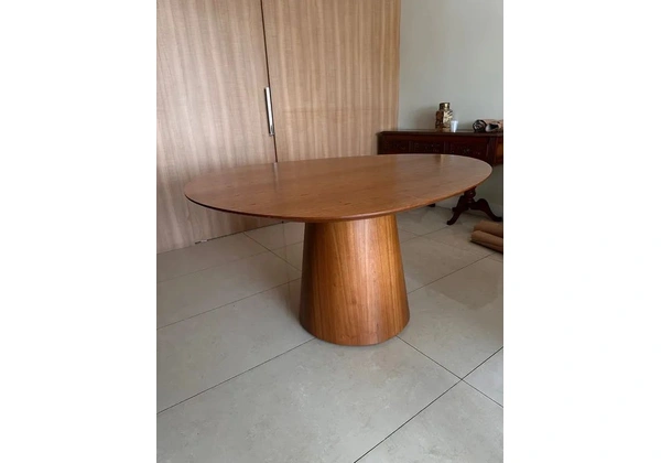 Mesa de Jantar Orgânica em Madeira