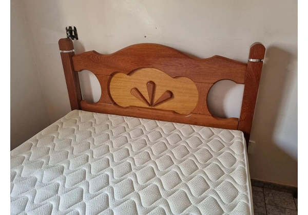 Cama de casal com colchão