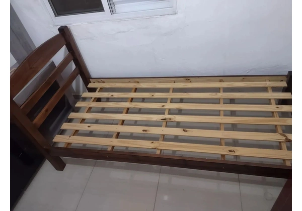 Cama e colcha solteiro ótimo estado