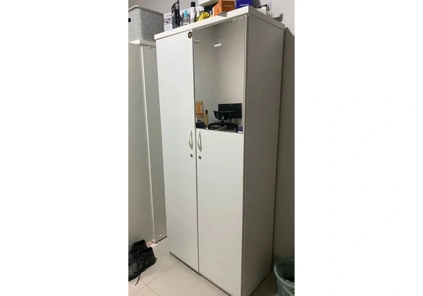 Multiuso/guarda roupa