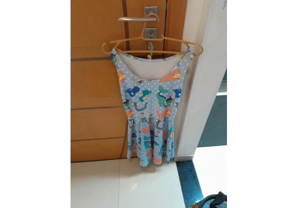 Vestido azul com estampa de Pokémon - M