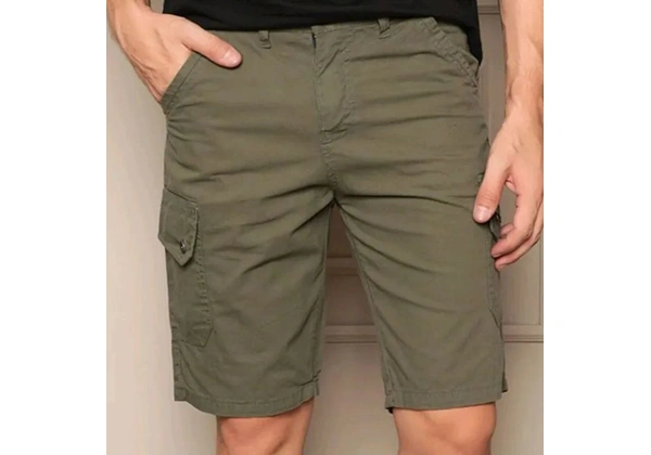 Bermuda masculina verde militar