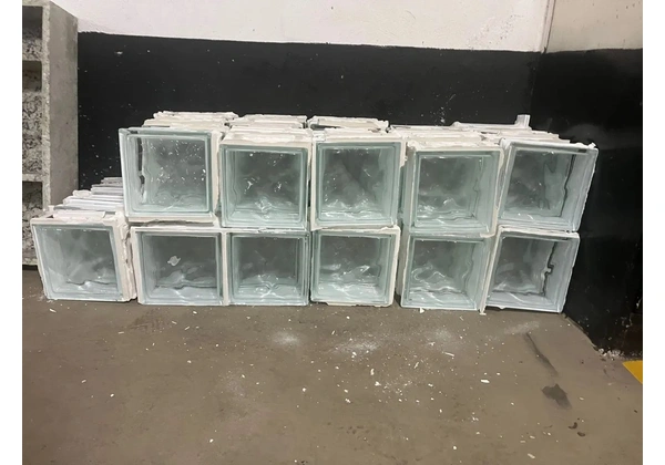 55 cubos de vidro