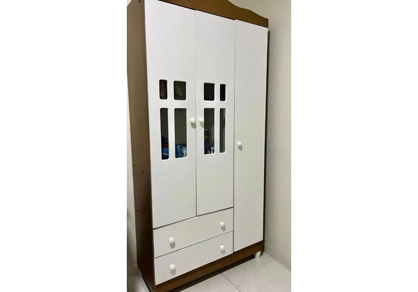 Berço e guarda roupas