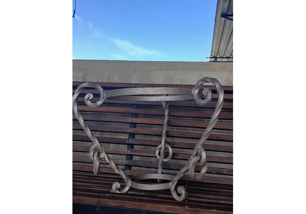 Suporte para plantas de ferro