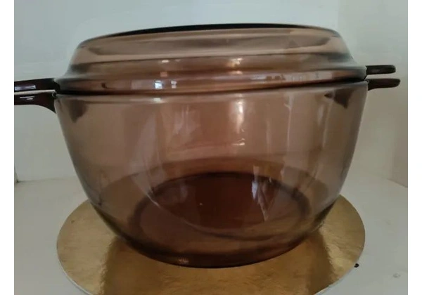 Panela de vidro em prefeito estado de uso .Semi nova