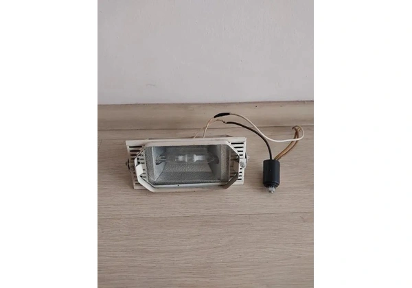 Conjunto refletor + lâmpada vapor de sódio + ignitor + reator 70W