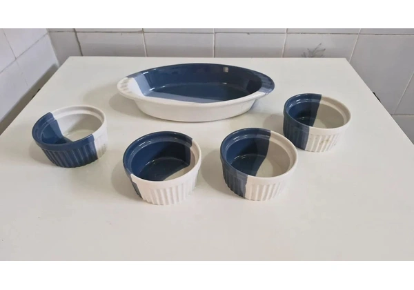 Conjunto de 4 ramequins e forma oval para forno