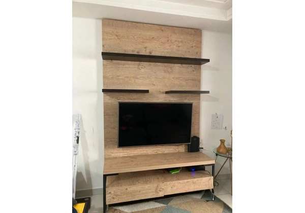 Rack com painel e suporte para TV com 3 prateleiras