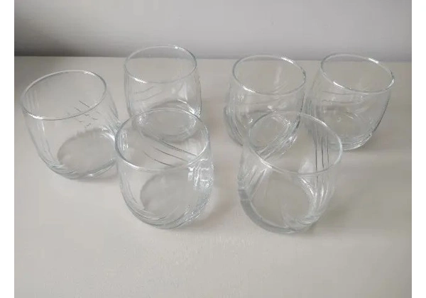Conjunto de copos decorados