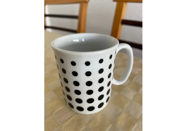 Caneca Tok Stok bola dentro