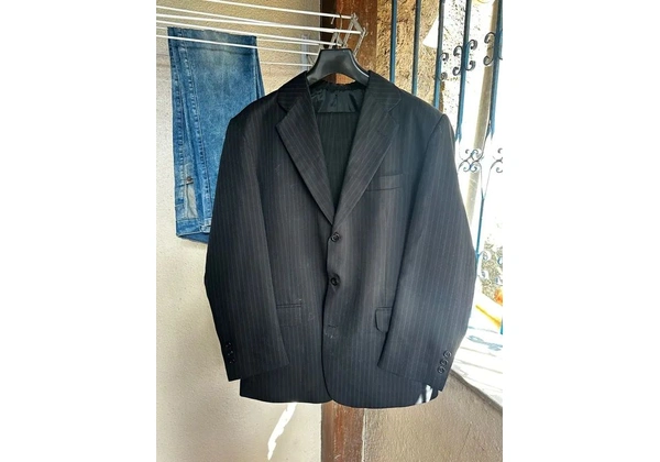 Vendo 02 ternos tamanho 50/52 em bom estado