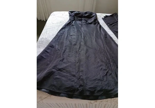 Vestido de festa preto bordado