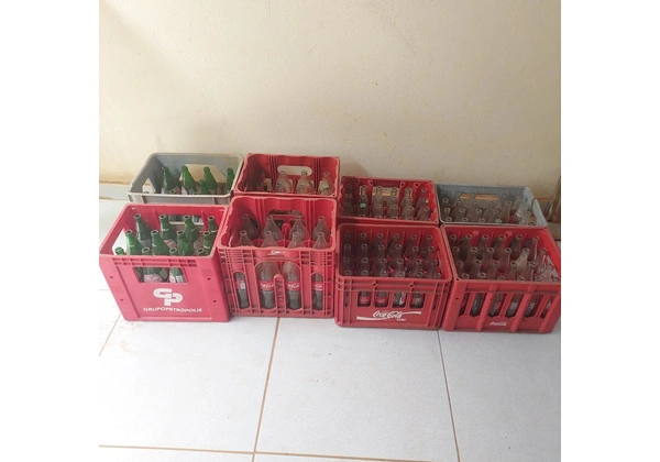 Vende se engradado de coca
