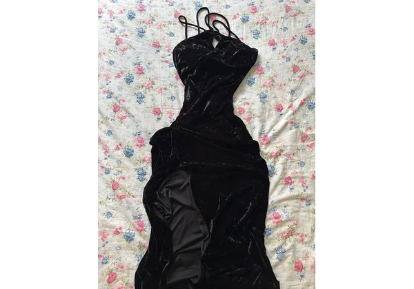 Vestido longo com fenda