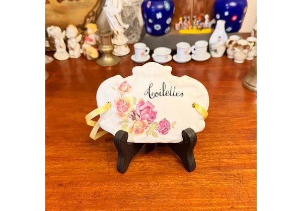 Antiga placa em cerâmica esmaltada ?Toilettes?.