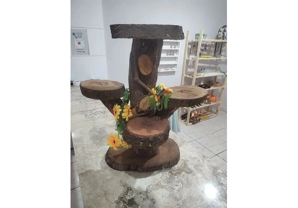 Altar, ou suporte para plantas e objetos