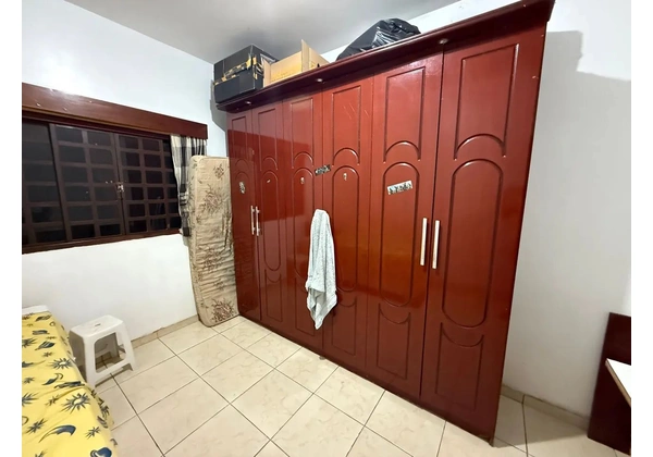 Guarda Roupas Madeira maciça 15 anos impecável