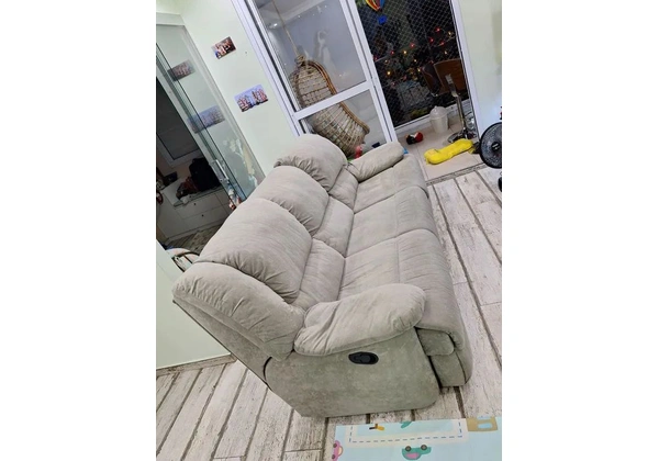 Sofá Reclinável 3 Lugares em Suede Bege