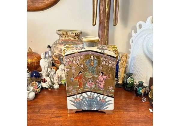 Vaso caixa em porcelana oriental
