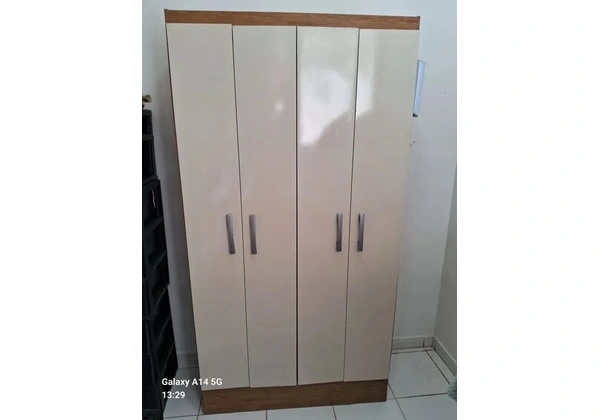 Armario multiuso 4 portas