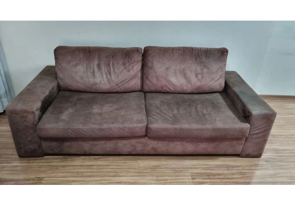Sofá de 3 lugares em suede