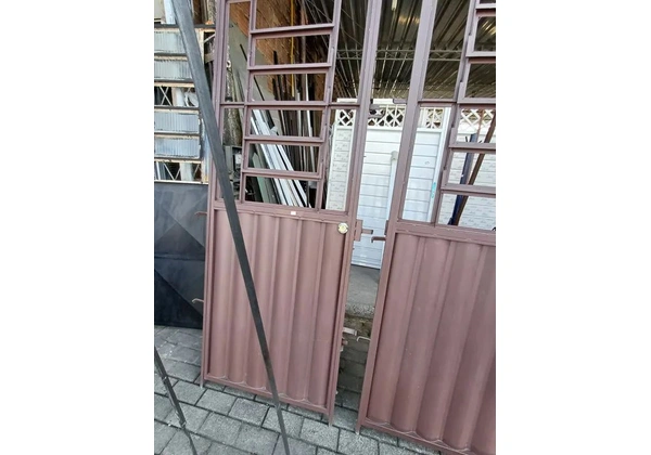 Urgente porta basculante nova 210/80, 210/90, ou 210/100 valor cada 750 reais.