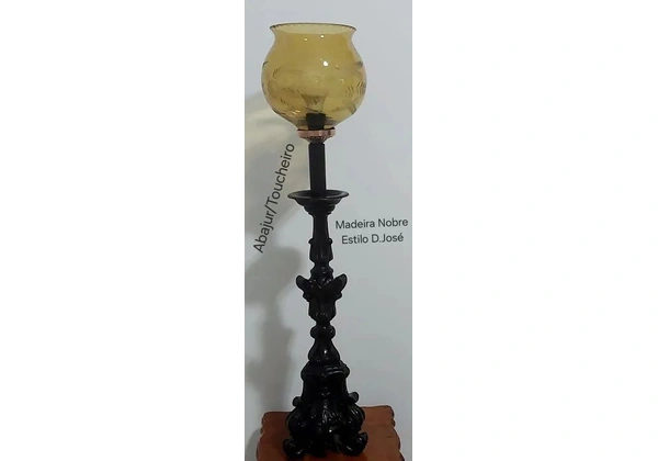Abajur de Mesa em Madeira Nobre estilo D. José