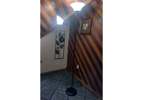 LUMINÁRIA DE CHÃO LACTOR
