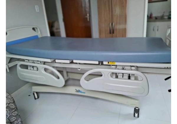 Vendo Cama Hospitalar 2 movimentos + Colchão D28 + Colchão Massageador