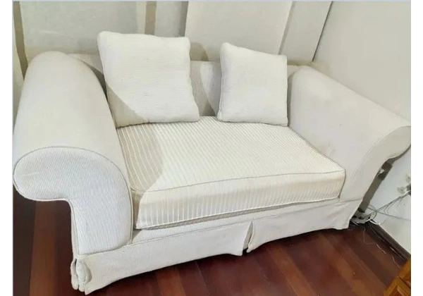 Sofa de dois lugares em Tecido