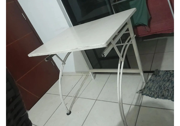 Mesinha auxiliar