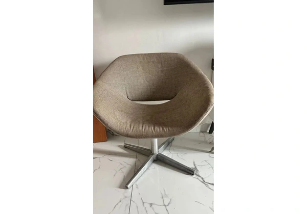 Poltrona Giratória Moderna