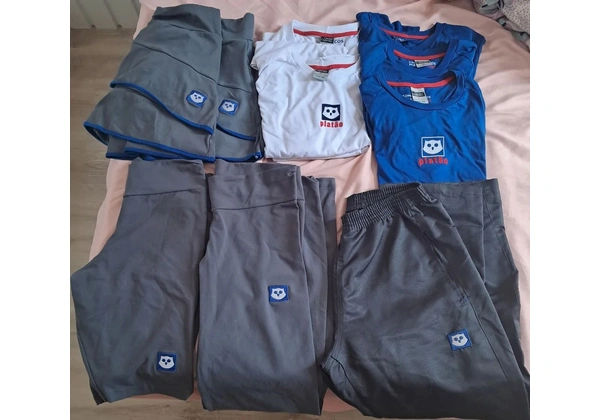 Uniformes completos Platão