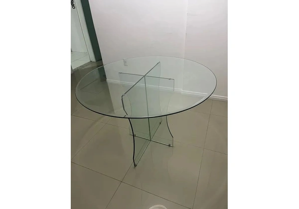 Mesa toda em vidro