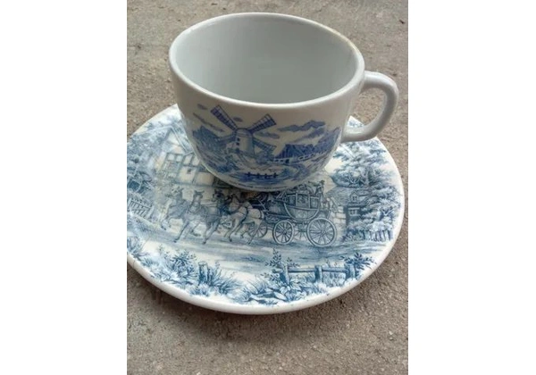(Promoção de natal) 1 caneca + pires cena inglesa e 1 caneca tema de fruta (vai de brinde)