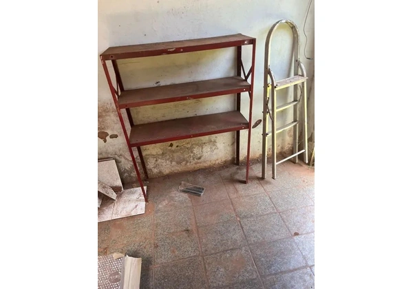 Prateleira de ferro