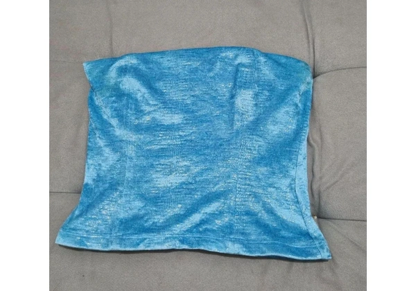 top cropped estilo tomara que caia azul