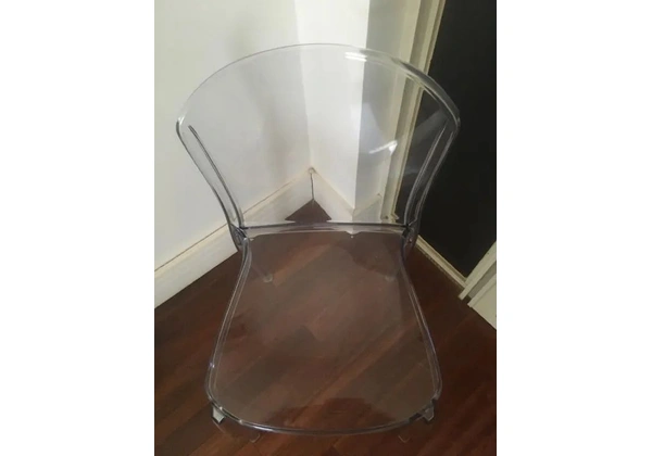 Cadeira Transparente - Design Moderno e Elegante
