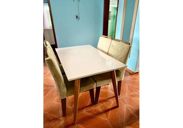 Mesa 4 lugares c/ tampão de vidro