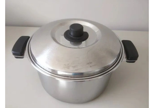Caçarola funda Tramontina com fundo triplo