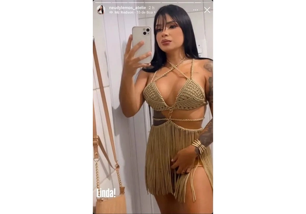 Vestido macramê dourado